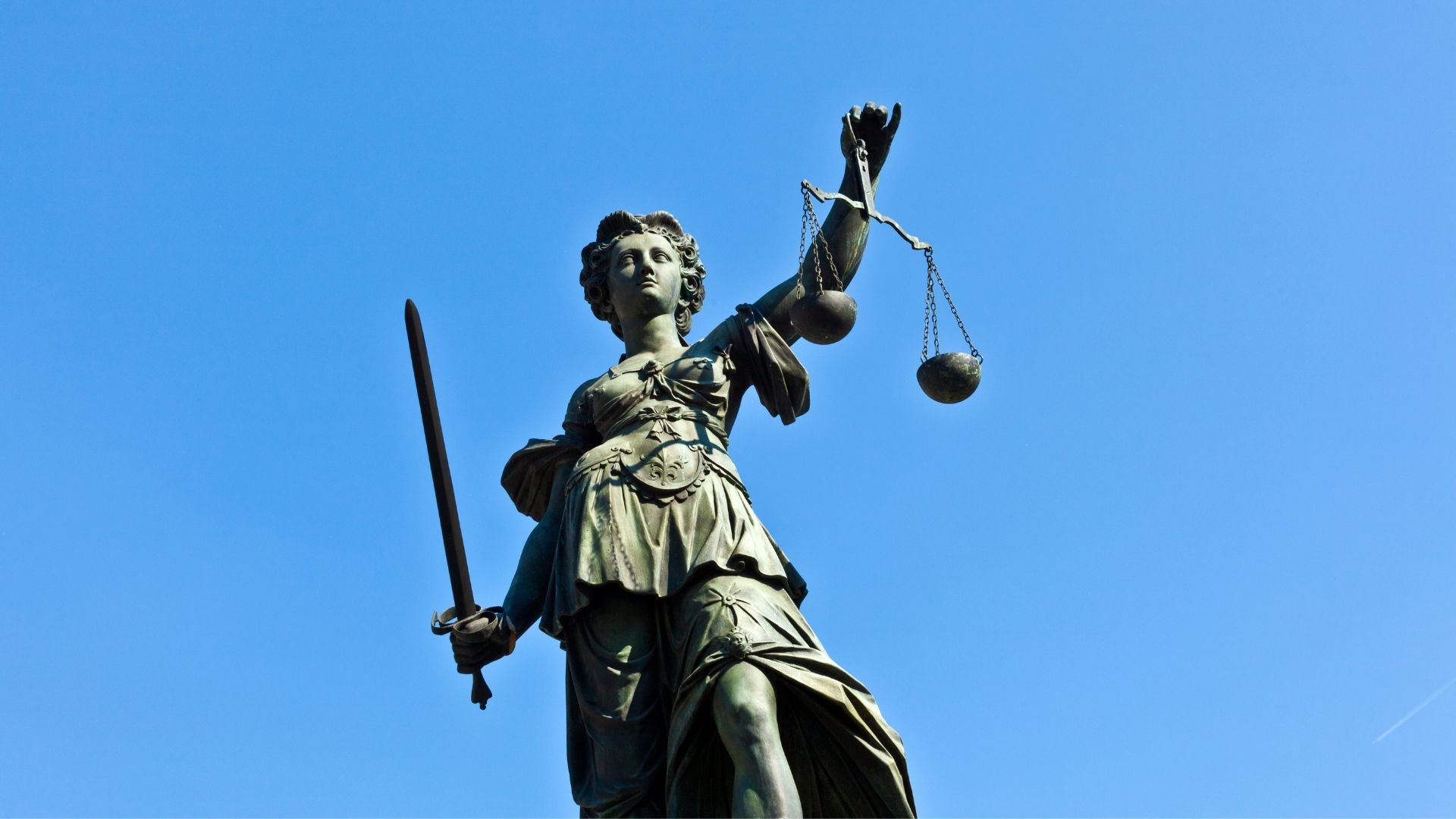 La giustizia al bivio: potere dello Stato, servizio pubblico e sistema organizzativo complesso